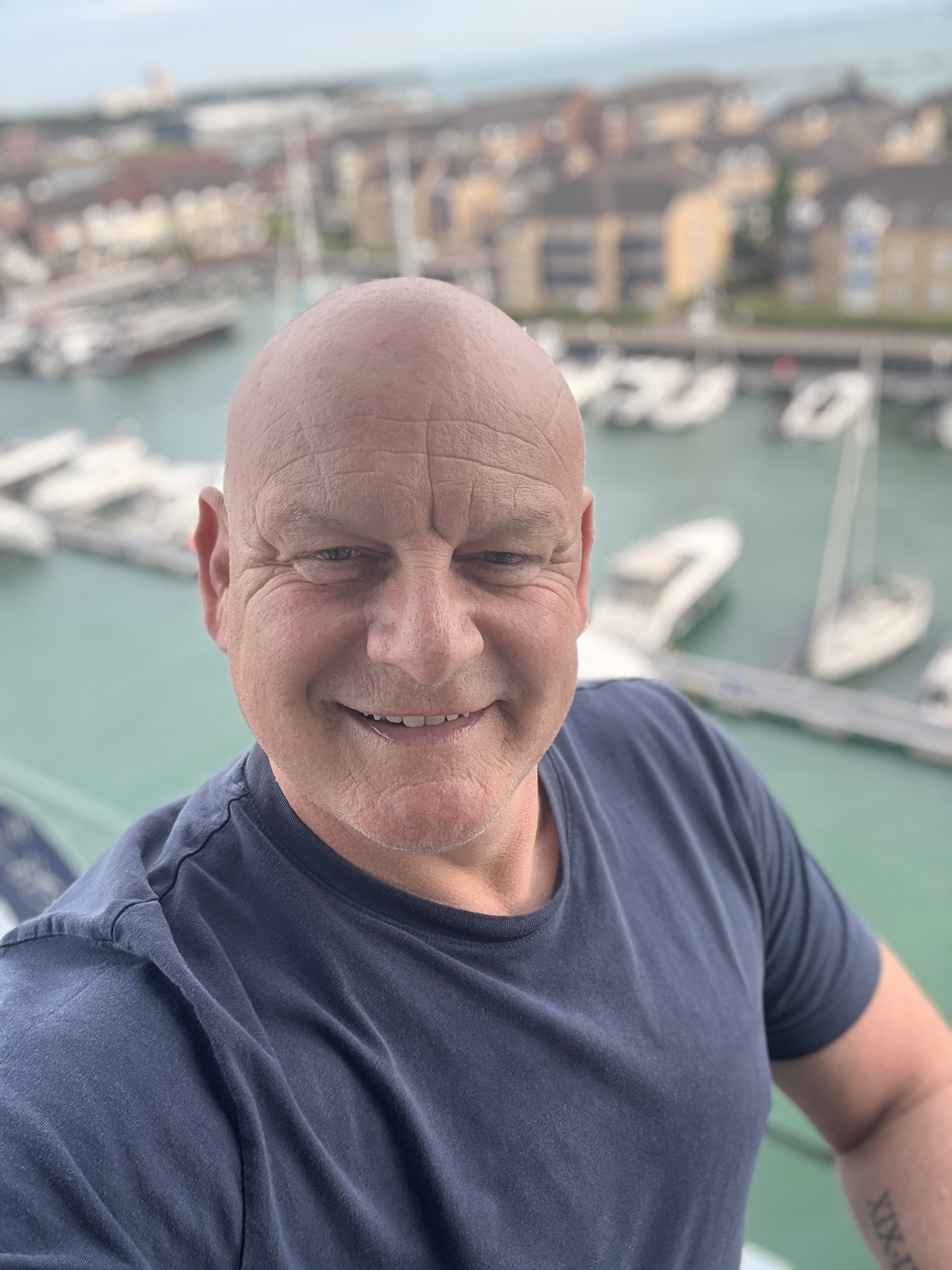 Simon Papa Bull documenting his financial freedom journey